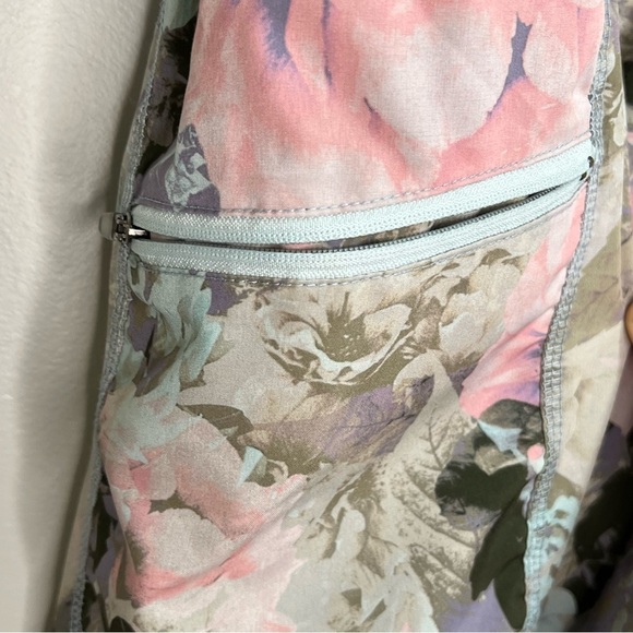 Fabletics Maggie Shorts Secret Garden Print Size 3x - Picture 5 of 8